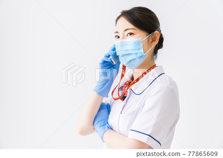 A nurse who is contacted for an emergency 77865609