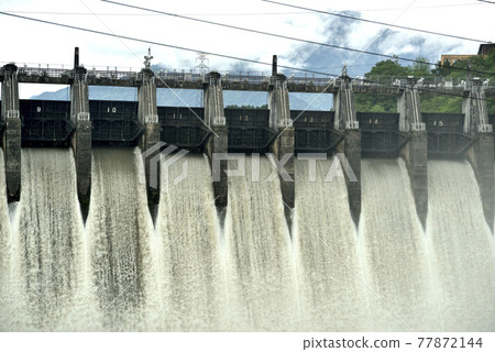 Oi dam discharge 77872144