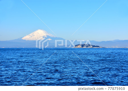 從長者崎海岸看富士山和江之島 從長者崎海岸看富士山和江之島 77875910