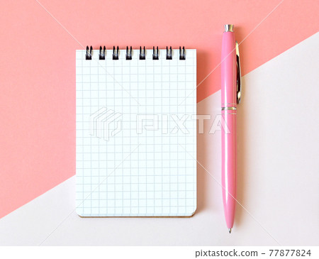 Ring notebook and pen / bird's-eye view placed on a pink background 77877824