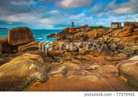 Lighthouse and granite rocks on the Atlantic coastline, Ploumanach, France 77879488