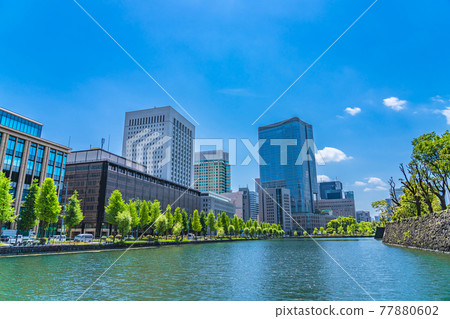 Cityscape of Tokyo Hibiya moat and skyscrapers in the direction of Hibiya 77880602