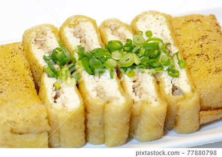 用納豆剪刀烤製的新潟特產炸栃尾 用納豆剪刀烤製的新潟特產炸栃尾 77880798
