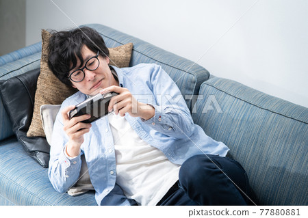 遊戲年輕男性玩家 77880881