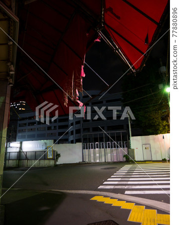 東京築地周邊夜景（2021 年 5 月） 77880896