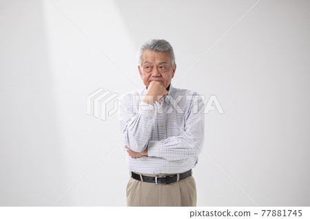 老人痛苦 77881745