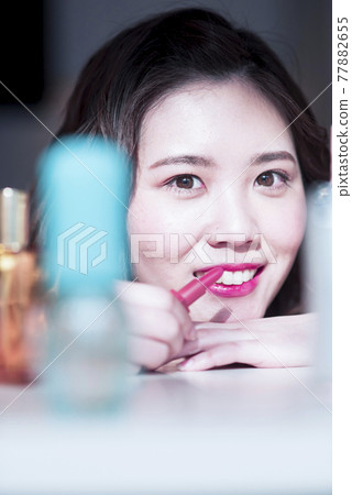 Beauty Makeup Scene Young Woman Painting Lips 77882655