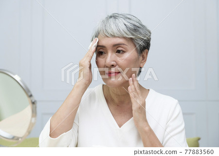 銀髮族的護膚及臉部保養 銀髮族的護膚及臉部保養 77883560