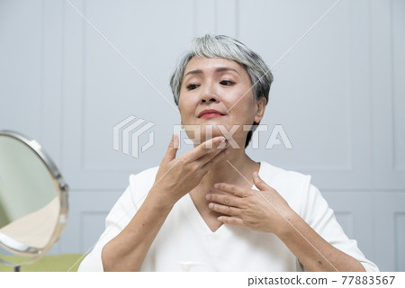 銀髮族的護膚及臉部保養 銀髮族的護膚及臉部保養 77883567