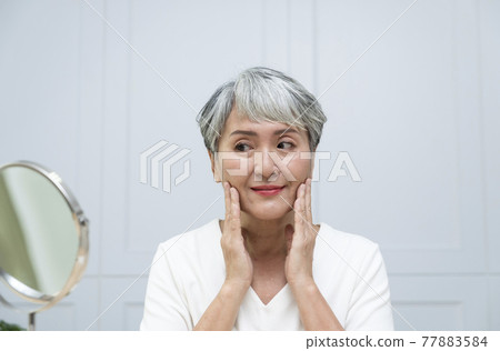銀髮族的護膚及臉部保養 77883584