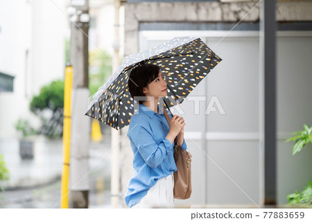 少婦雨傘雨季 77883659