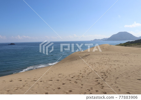Collaboration of Tottori Sand Dunes, Blue Sky and Sea Collaboration of Tottori Sand Dunes, Blue Sky and Sea 77883906