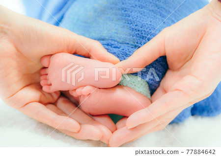 Newborn foot Newborn foot 77884642