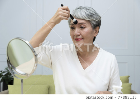 Facial care and makeup for seniors Facial care and makeup for seniors 77885113
