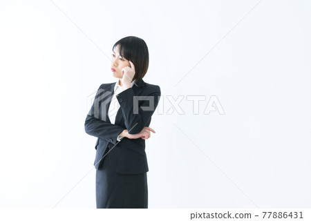 擔心的商業女人的臉頰 擔心的商業女人的臉頰 77886431