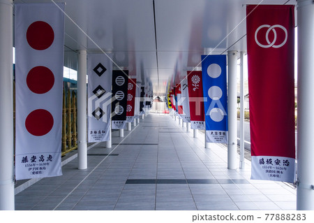 A row of military flags lined up beside the site of Tokugawa Ieyasu's last battle (Battle of Sekigahara) (Todo Takatora, Wakisaka Yasuharu, Otani Yoshitsugu, Kyogoku Takatomo,) A row of military flags lined up beside the site of Tokugawa Ieyasu's last battle (Battle of Sekigahara) (Todo Takatora, Wakisaka Yasuharu, Otani Yoshitsugu, Kyogoku Takatomo,) 77888283