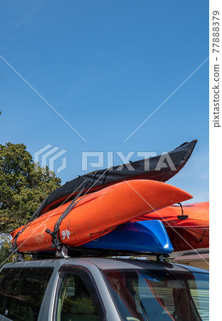 Put a sea kayak in a car / marine sports 77888379