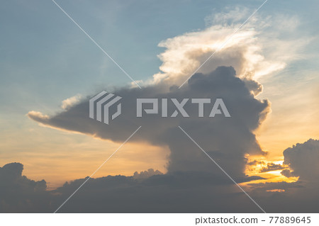 Beautiful sunset sky above clouds with dramatic light. Beautiful blazing sunset landscape, Horizon. Warm Colours. Beautiful sunset sky above clouds with dramatic light. Beautiful blazing sunset landscape, Horizon. Warm Colours. 77889645