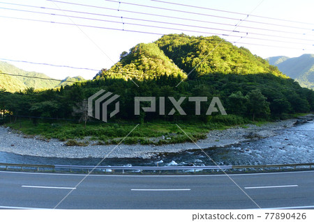 Scenery from the train window between Miyako Station and Morioka Station on the Yamada Line in the summer of 2020 Scenery from the train window between Miyako Station and Morioka Station on the Yamada Line in the summer of 2020 77890426