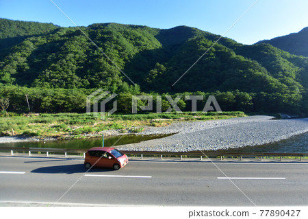Scenery from the train window between Miyako Station and Morioka Station on the Yamada Line in the summer of 2020 Scenery from the train window between Miyako Station and Morioka Station on the Yamada Line in the summer of 2020 77890427