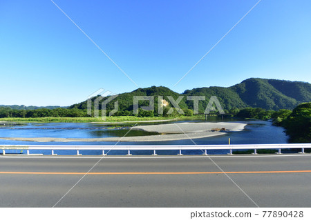 Scenery from the train window between Miyako Station and Morioka Station on the Yamada Line in the summer of 2020 Scenery from the train window between Miyako Station and Morioka Station on the Yamada Line in the summer of 2020 77890428
