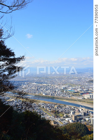 Nagara River from Kinka Mountain (Gifu-shi, Gifu Prefecture) 77890958