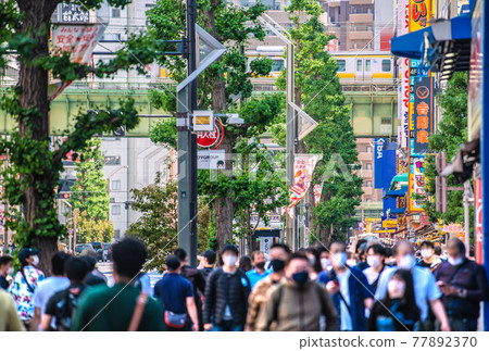日本東京城市景觀 重病人數（全國）為 1,304 人，創歷史新高。由於 Hokoten = 5 月 23 日的取消，秋葉原在人行道上“密集” 77892370