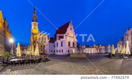 Poznan. Old Town Square with famous medieval houses at sunrise. 77892879