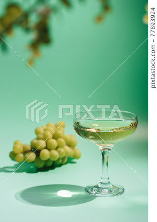 Wine Glass of white wine Wine Glass of white wine 77893924