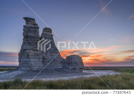 Castle Rock in Kansas prairie Castle Rock in Kansas prairie 77897643