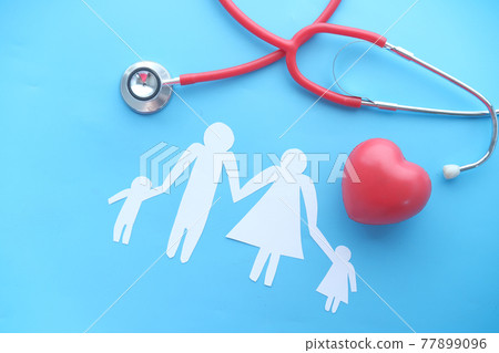Family and heart with stethoscope top down Family and heart with stethoscope top down 77899096