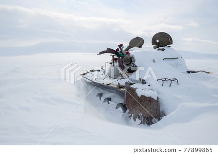 Broken military tank in the tundra in the Arctic 77899865