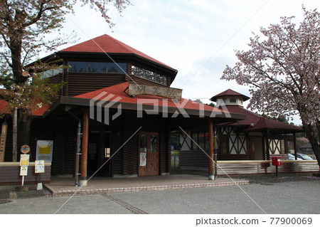 At Myokaku Station on the Hachiko Line 77900069