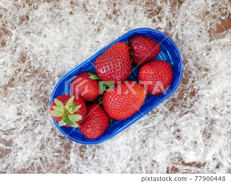 strawberries strawberries 77900448