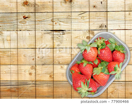 strawberries 77900466