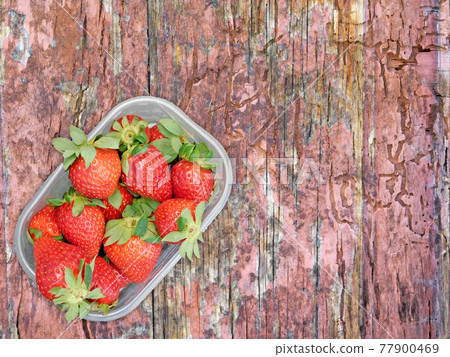 strawberries 77900469