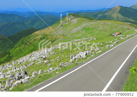 晴空下的四國喀斯特絕景路 77900952