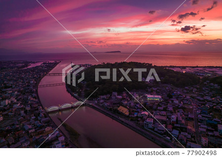 Evening view of Kanonji City, Kagawa Prefecture 77902498