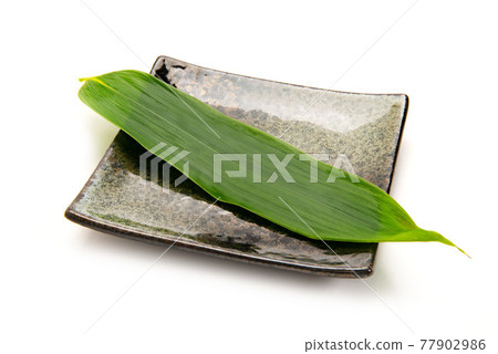 A plate with bamboo grass for the background of cooking, food, etc. 77902986
