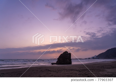 島根縣出雲市稻佐海灘的日落 77903307