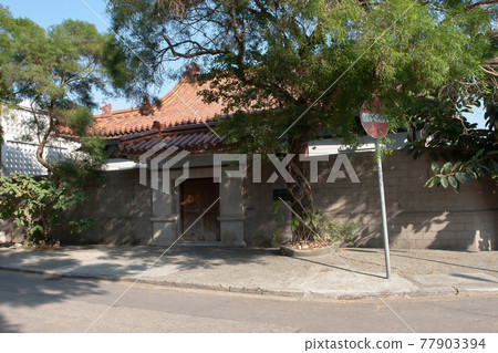 the luxy house at shek o, hk 17 Dec 2005 77903394