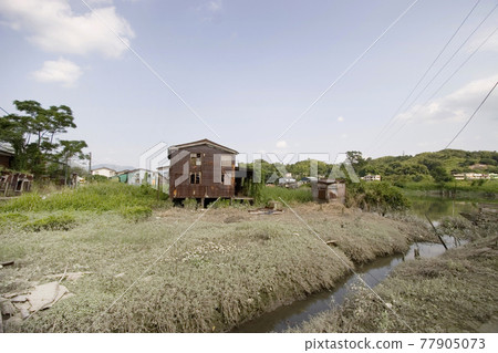 the squatter villages in new territories Hong Kong. 77905073
