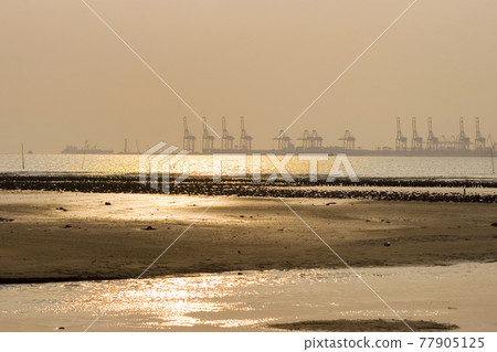 a sunset sea, scenes from hong kong to shenzhen coast at Pak Na a sunset sea, scenes from hong kong to shenzhen coast at Pak Na 77905125