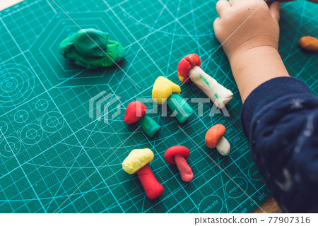 clay, younger, child 77907316