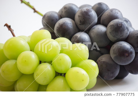 Image of grapes 77907775