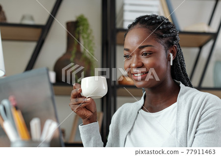 Businesswoman video calling colleagues Businesswoman video calling colleagues 77911463