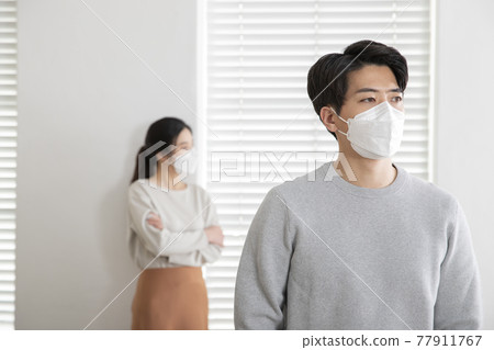 Asian man and woman wearing mask indoor Asian man and woman wearing mask indoor 77911767