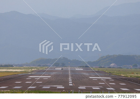 Inspection of the runway Inspection of the runway 77912095