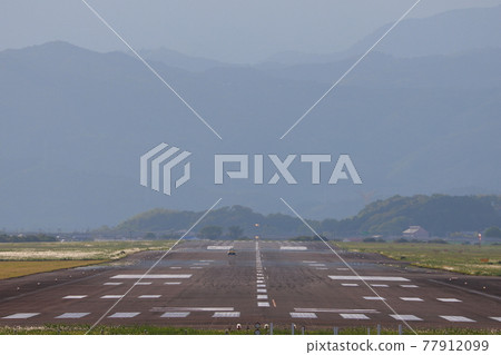 Inspection of the runway Inspection of the runway 77912099