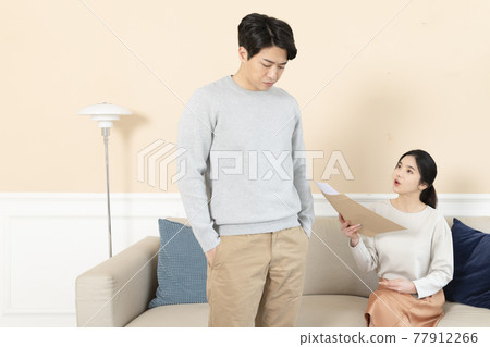 Asian couple divorcing, divorce concept Asian couple divorcing, divorce concept 77912266